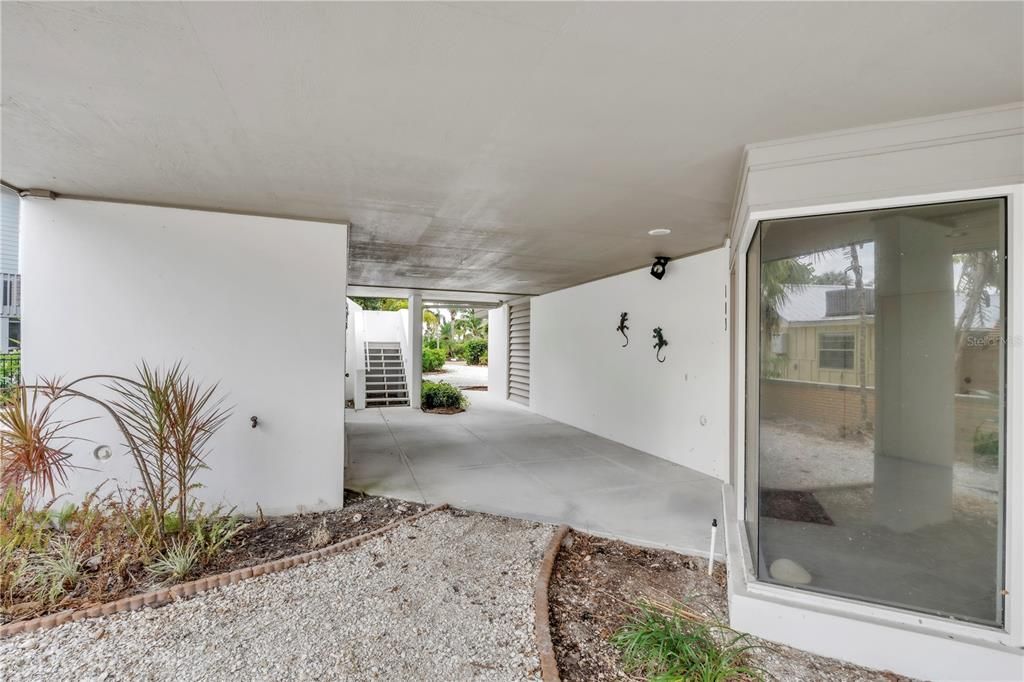 For Sale: $2,695,000 (3 beds, 2 baths, 2800 Square Feet)