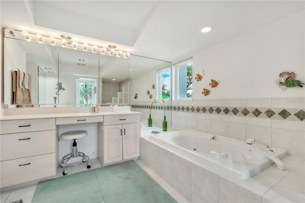 For Sale: $2,695,000 (3 beds, 2 baths, 2800 Square Feet)