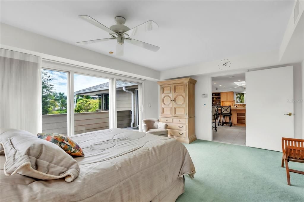 For Sale: $2,695,000 (3 beds, 2 baths, 2800 Square Feet)