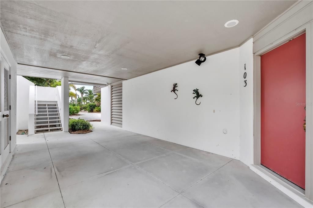 For Sale: $2,695,000 (3 beds, 2 baths, 2800 Square Feet)