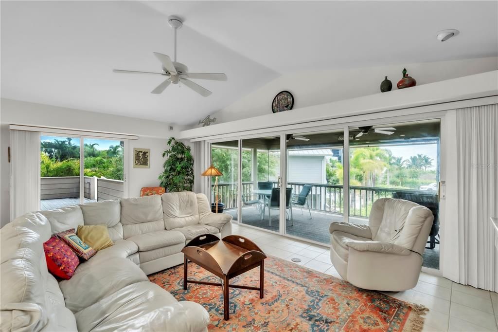 For Sale: $2,695,000 (3 beds, 2 baths, 2800 Square Feet)