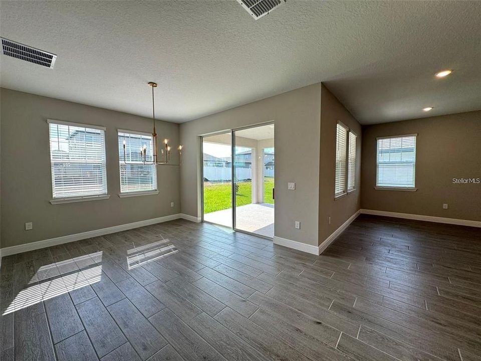 В аренду: $2,700 (4 спален, 3 ванн, 2205 Квадратных фут)