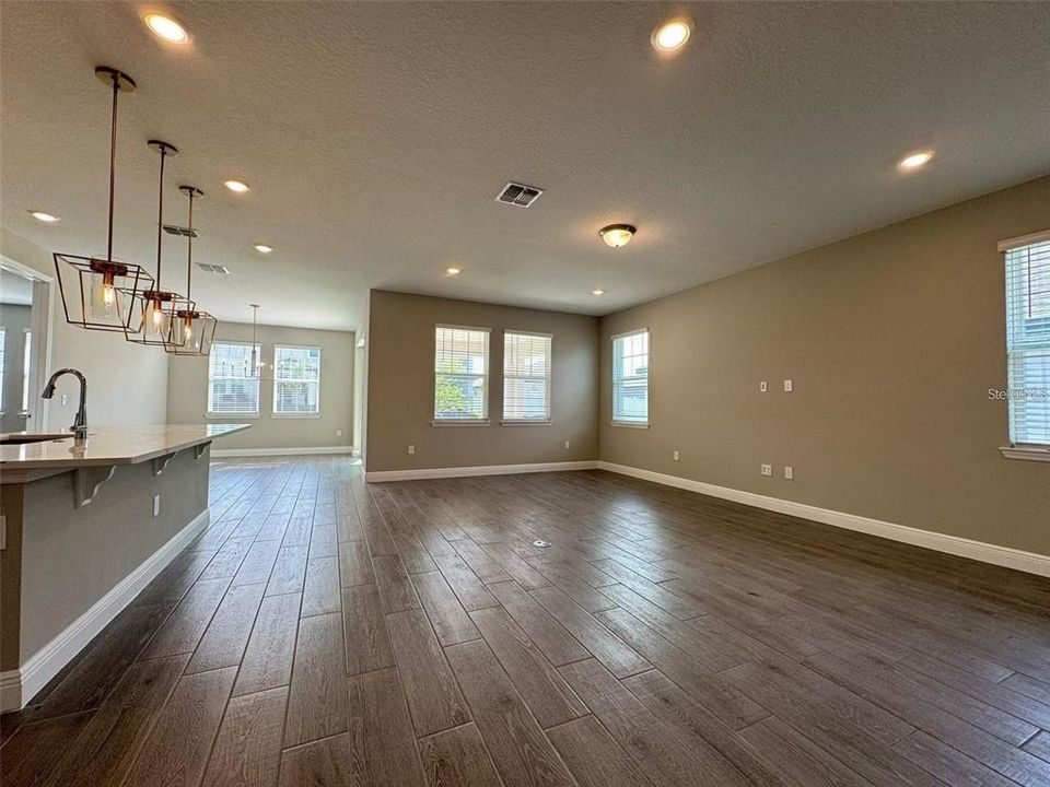 В аренду: $2,700 (4 спален, 3 ванн, 2205 Квадратных фут)