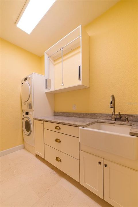 待售: $780,000 (3 贝兹, 2 浴室, 2626 平方英尺)