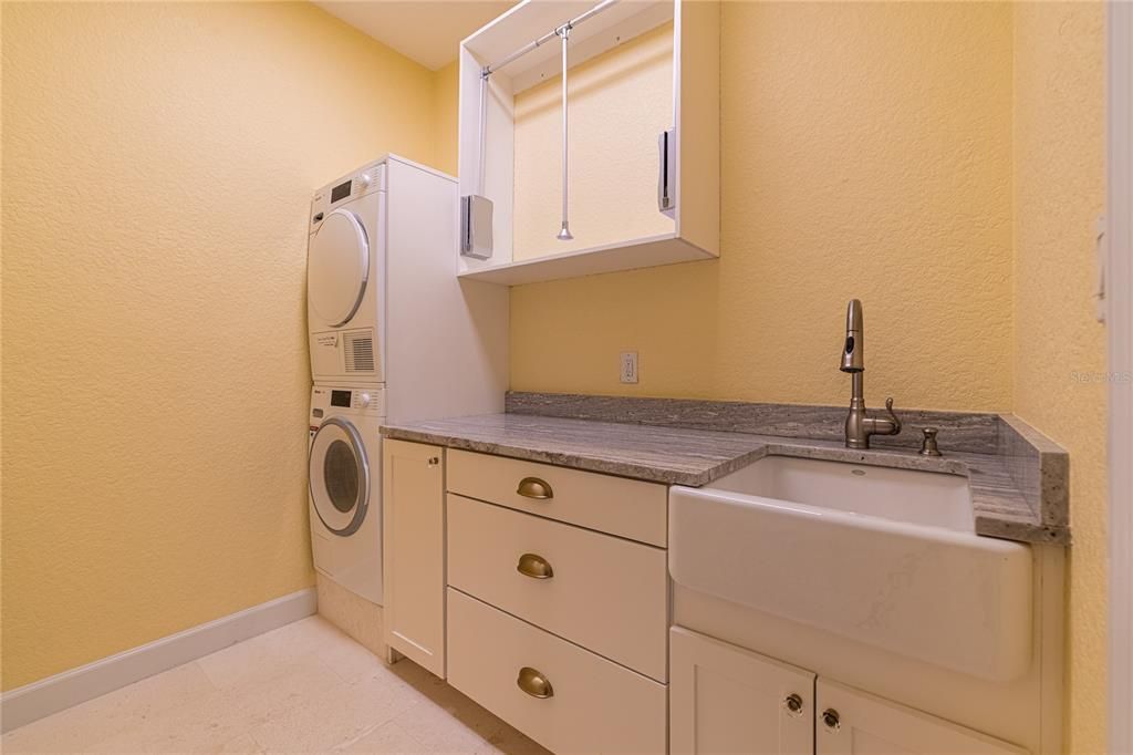 待售: $780,000 (3 贝兹, 2 浴室, 2626 平方英尺)