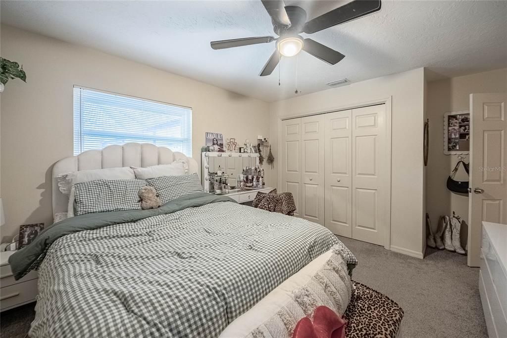 Под контрактом: $389,900 (4 спален, 2 ванн, 1761 Квадратных фут)