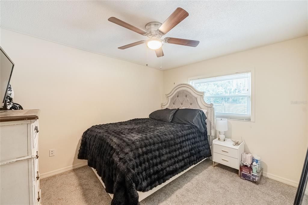 Под контрактом: $389,900 (4 спален, 2 ванн, 1761 Квадратных фут)