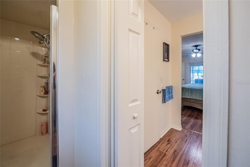 Под контрактом: $389,900 (4 спален, 2 ванн, 1761 Квадратных фут)