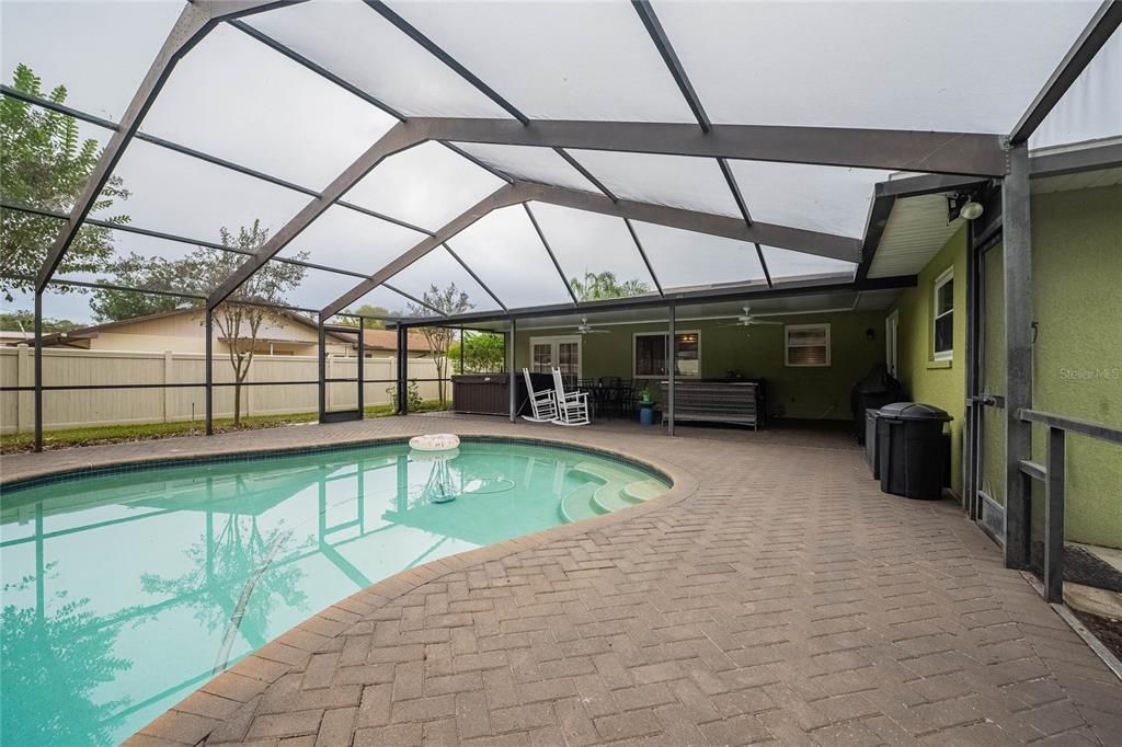 Под контрактом: $389,900 (4 спален, 2 ванн, 1761 Квадратных фут)