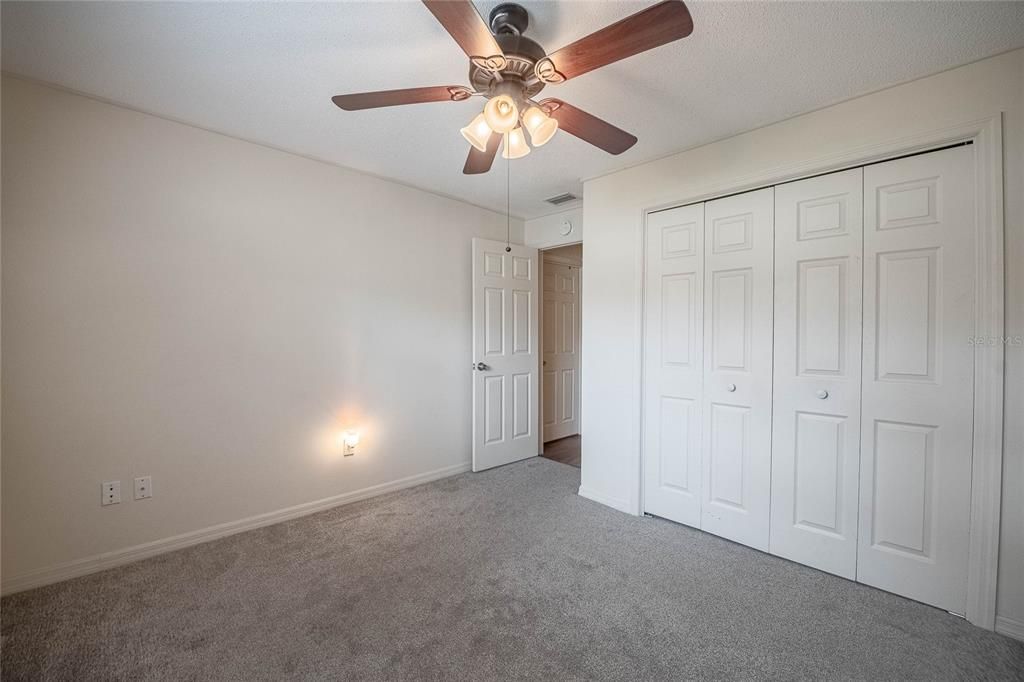 Под контрактом: $389,900 (4 спален, 2 ванн, 1761 Квадратных фут)