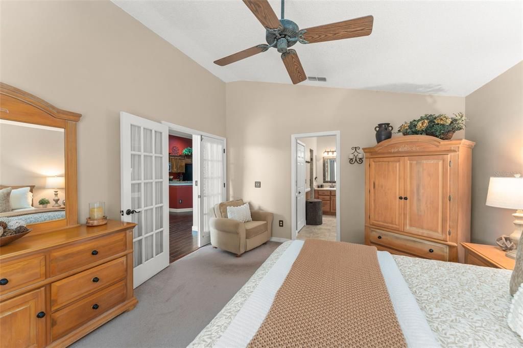 Под контрактом: $435,000 (3 спален, 2 ванн, 1838 Квадратных фут)