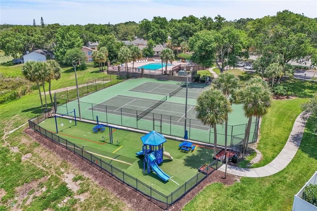 Под контрактом: $435,000 (3 спален, 2 ванн, 1838 Квадратных фут)