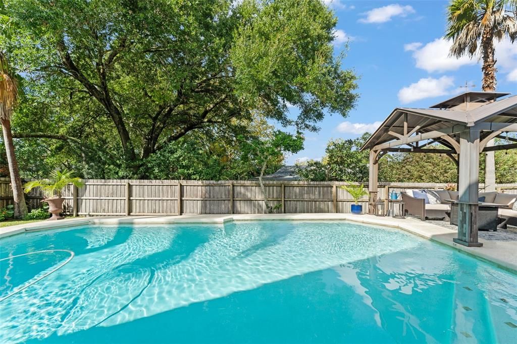 Под контрактом: $435,000 (3 спален, 2 ванн, 1838 Квадратных фут)