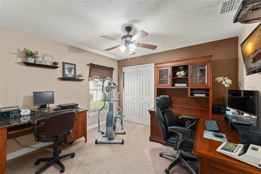 Под контрактом: $435,000 (3 спален, 2 ванн, 1838 Квадратных фут)