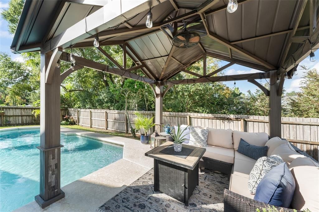 Под контрактом: $435,000 (3 спален, 2 ванн, 1838 Квадратных фут)