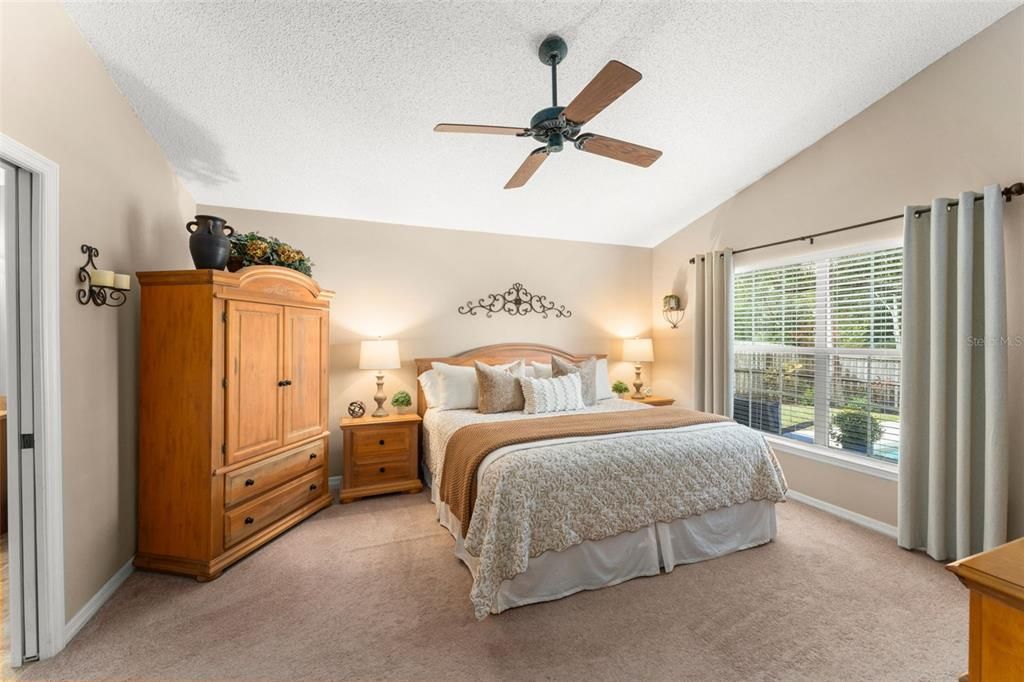 Под контрактом: $435,000 (3 спален, 2 ванн, 1838 Квадратных фут)