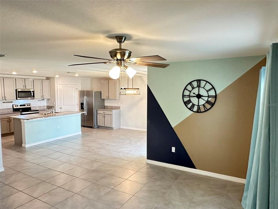 En Venta: $299,900 (4 camas, 2 baños, 1816 Pies cuadrados)