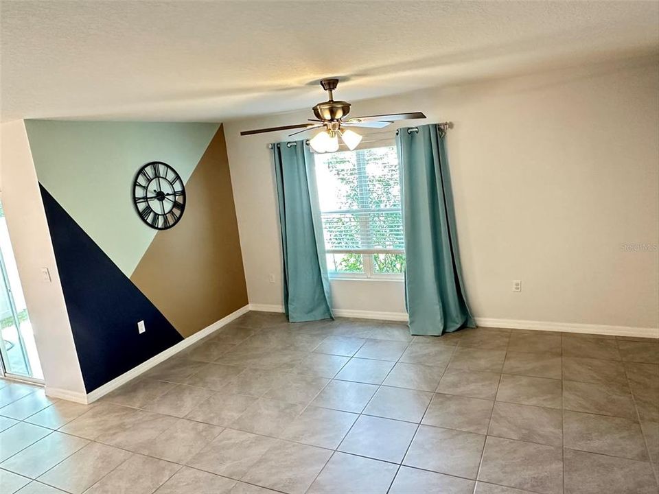 En Venta: $299,900 (4 camas, 2 baños, 1816 Pies cuadrados)