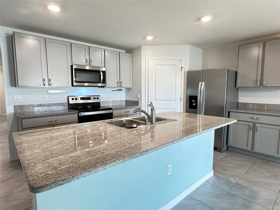 En Venta: $299,900 (4 camas, 2 baños, 1816 Pies cuadrados)