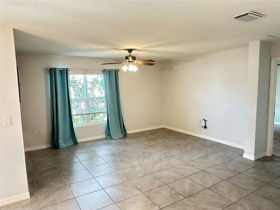 En Venta: $299,900 (4 camas, 2 baños, 1816 Pies cuadrados)