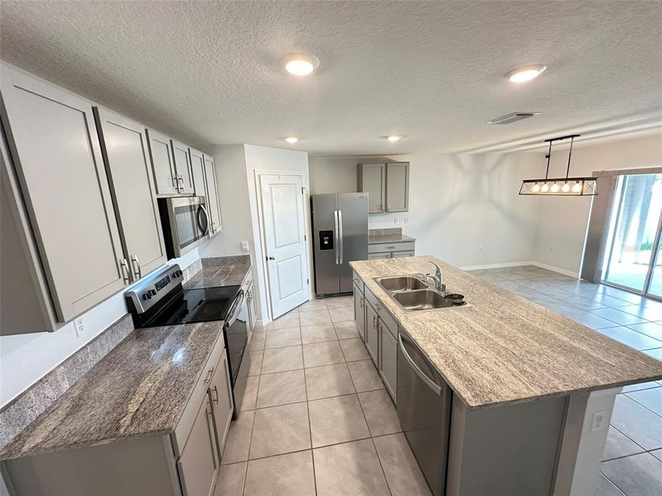 En Venta: $299,900 (4 camas, 2 baños, 1816 Pies cuadrados)