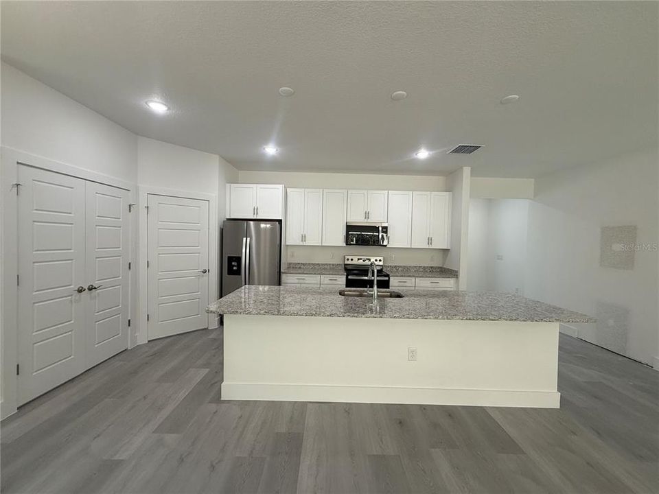 出租: $1,700 (3 贝兹, 2 浴室, 3110 平方英尺)