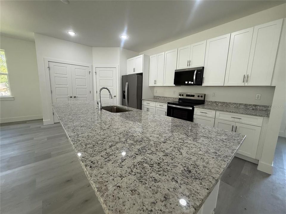 出租: $1,700 (3 贝兹, 2 浴室, 3110 平方英尺)