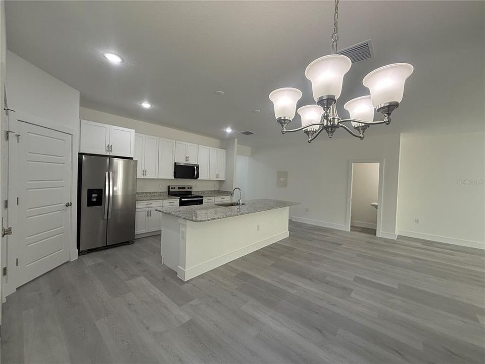 出租: $1,700 (3 贝兹, 2 浴室, 3110 平方英尺)