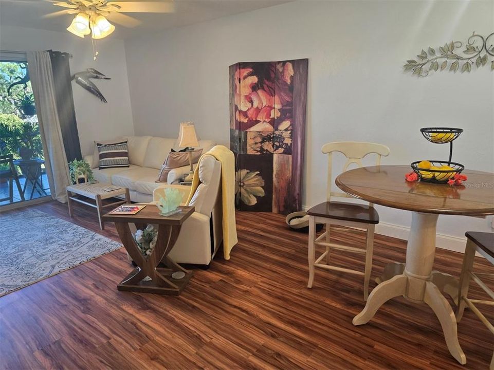 For Sale: $135,000 (2 beds, 2 baths, 1092 Square Feet)