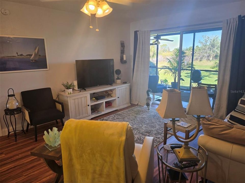 For Sale: $135,000 (2 beds, 2 baths, 1092 Square Feet)