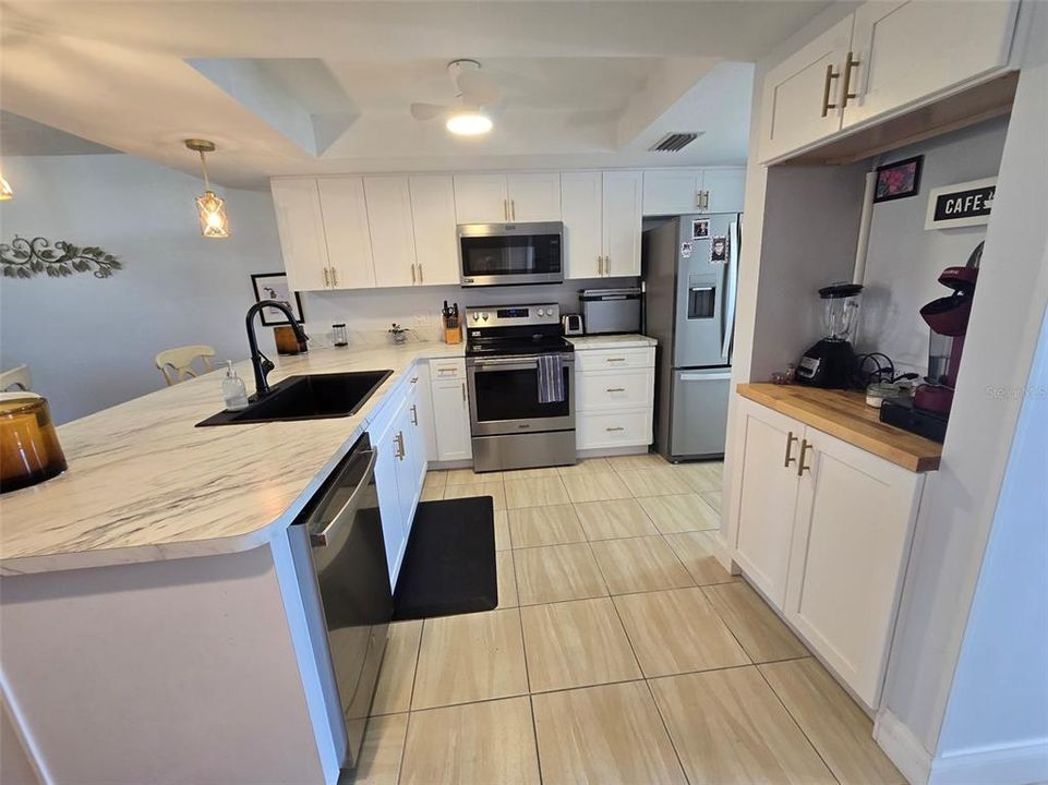 For Sale: $135,000 (2 beds, 2 baths, 1092 Square Feet)