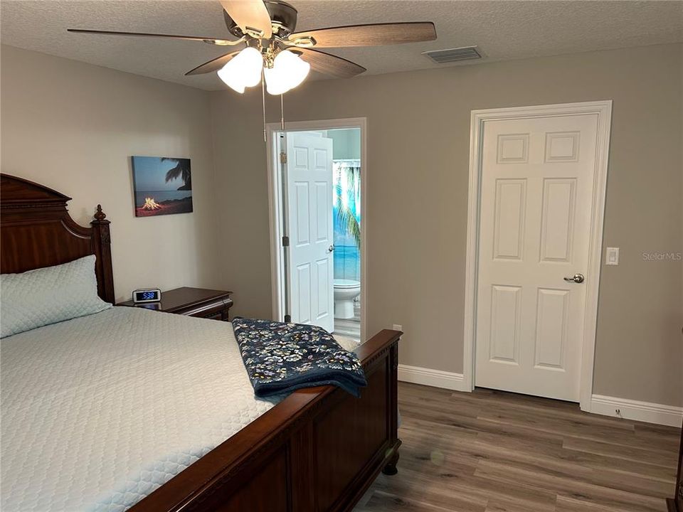 For Sale: $265,900 (3 beds, 2 baths, 1405 Square Feet)