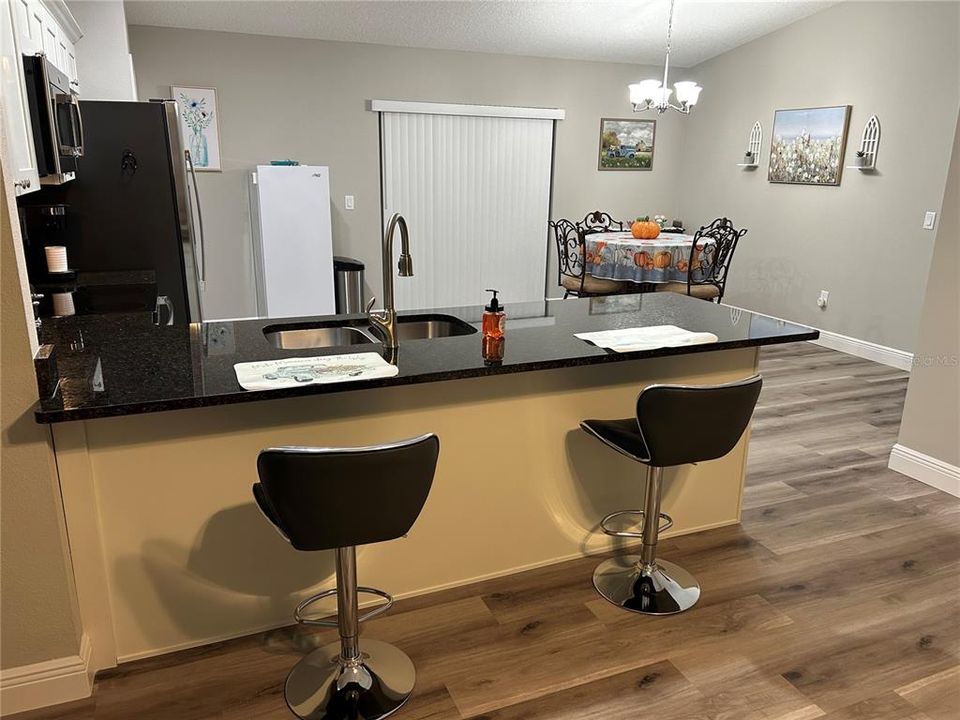 For Sale: $265,900 (3 beds, 2 baths, 1405 Square Feet)