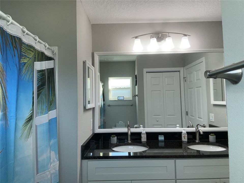 For Sale: $265,900 (3 beds, 2 baths, 1405 Square Feet)