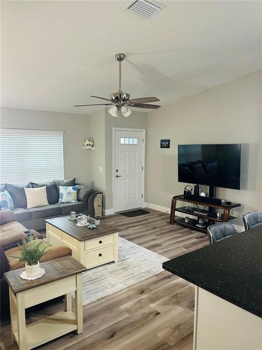 For Sale: $265,900 (3 beds, 2 baths, 1405 Square Feet)