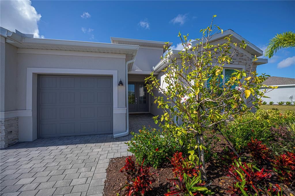 For Sale: $559,900 (3 beds, 3 baths, 2449 Square Feet)