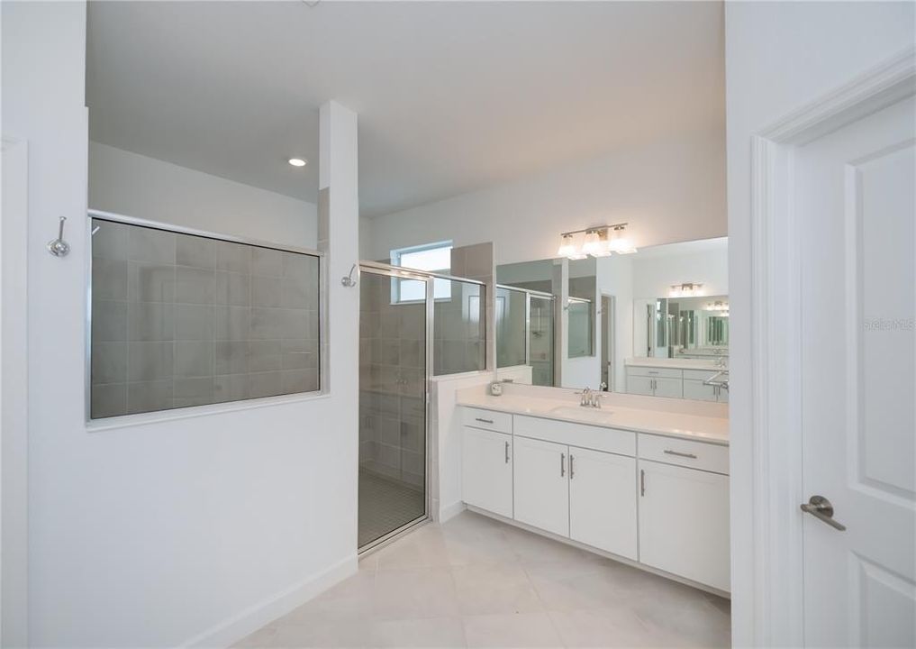 For Sale: $559,900 (3 beds, 3 baths, 2449 Square Feet)