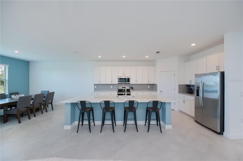 For Sale: $559,900 (3 beds, 3 baths, 2449 Square Feet)