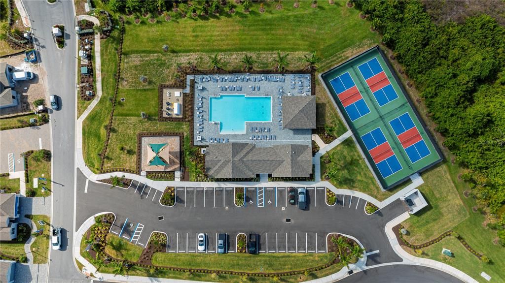 For Sale: $559,900 (3 beds, 3 baths, 2449 Square Feet)