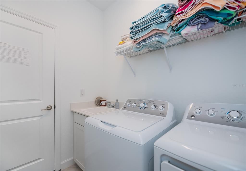 For Sale: $559,900 (3 beds, 3 baths, 2449 Square Feet)