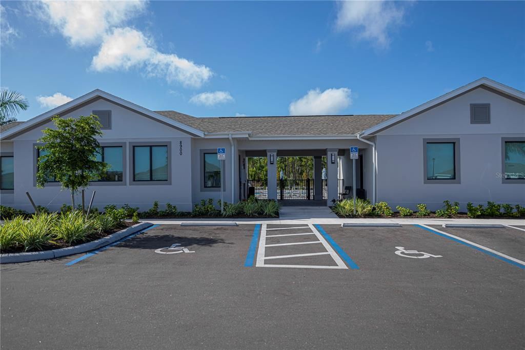 For Sale: $559,900 (3 beds, 3 baths, 2449 Square Feet)