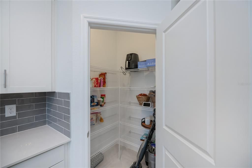 For Sale: $559,900 (3 beds, 3 baths, 2449 Square Feet)