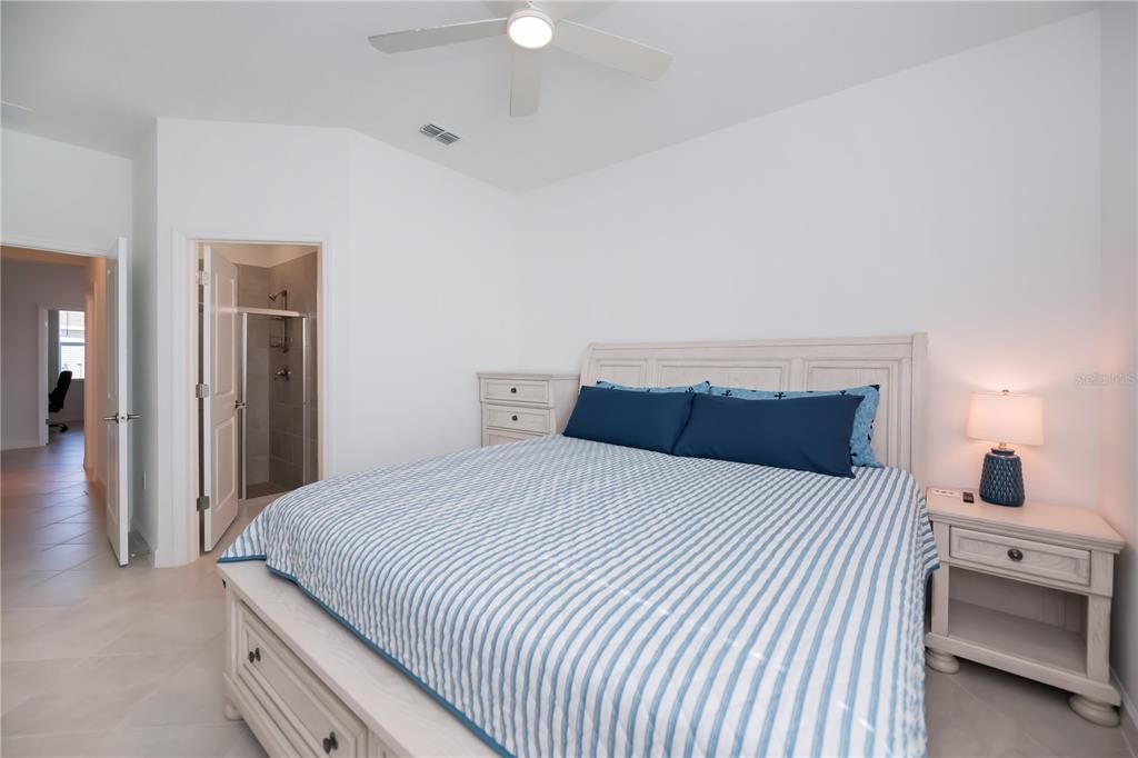 For Sale: $559,900 (3 beds, 3 baths, 2449 Square Feet)