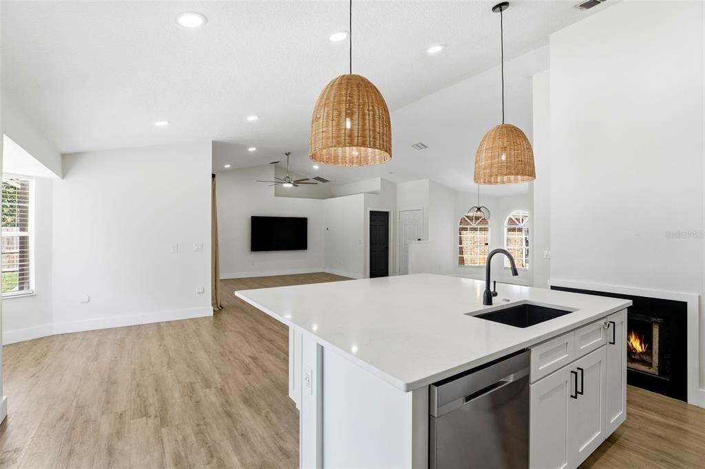 待售: $439,900 (3 贝兹, 2 浴室, 1648 平方英尺)