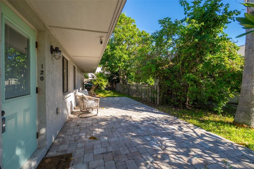 待售: $369,000 (2 贝兹, 1 浴室, 1080 平方英尺)