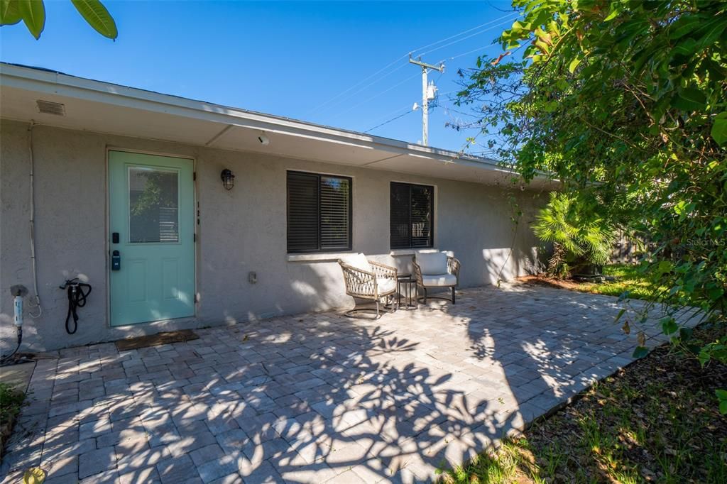 待售: $369,000 (2 贝兹, 1 浴室, 1080 平方英尺)