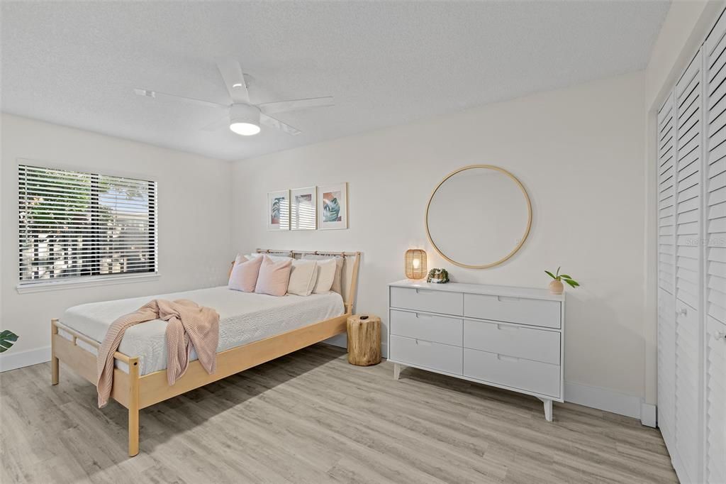 待售: $369,000 (2 贝兹, 1 浴室, 1080 平方英尺)