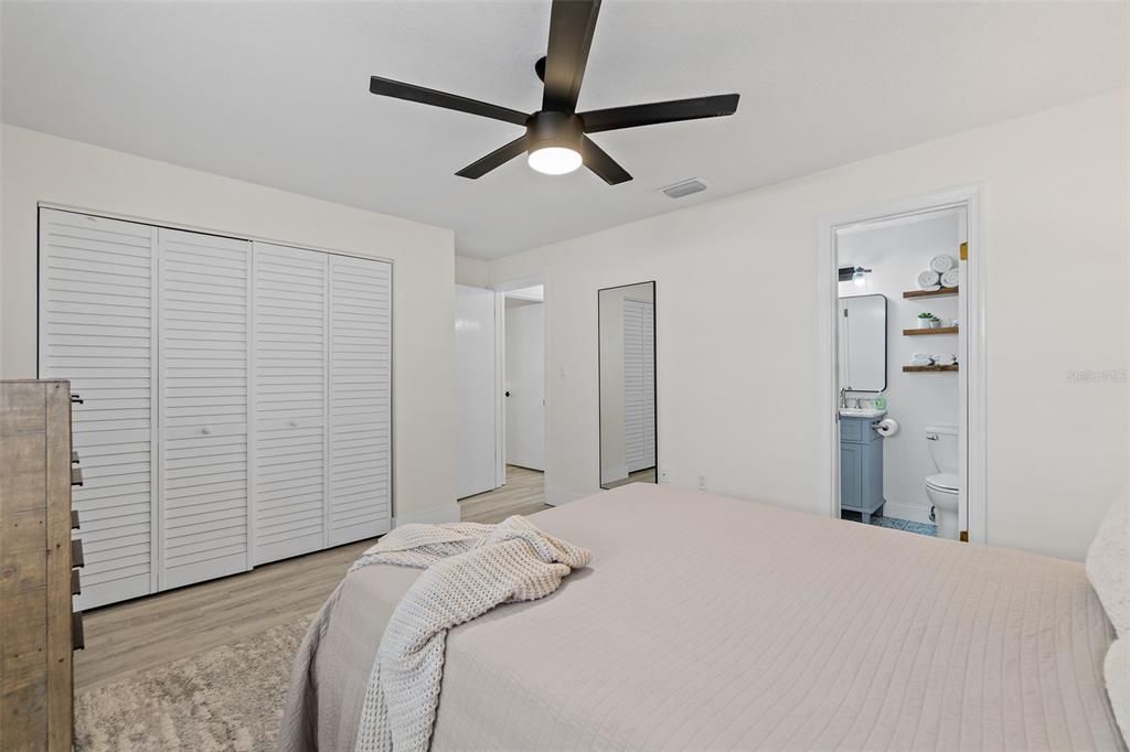 待售: $369,000 (2 贝兹, 1 浴室, 1080 平方英尺)