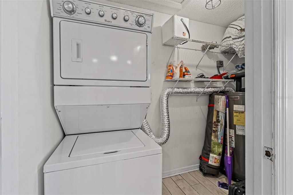 待售: $369,000 (2 贝兹, 1 浴室, 1080 平方英尺)