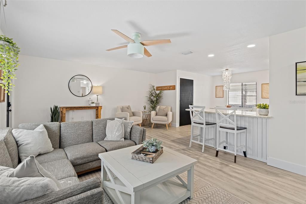 待售: $369,000 (2 贝兹, 1 浴室, 1080 平方英尺)